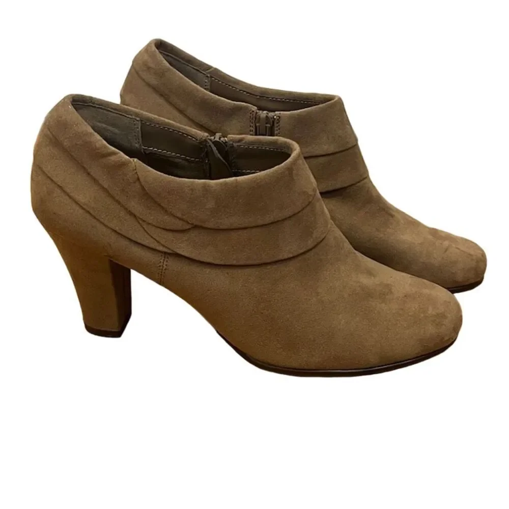 AEROSOLES Women's Tan Suede Heel Ankle Booties Size 9.5 NWOB